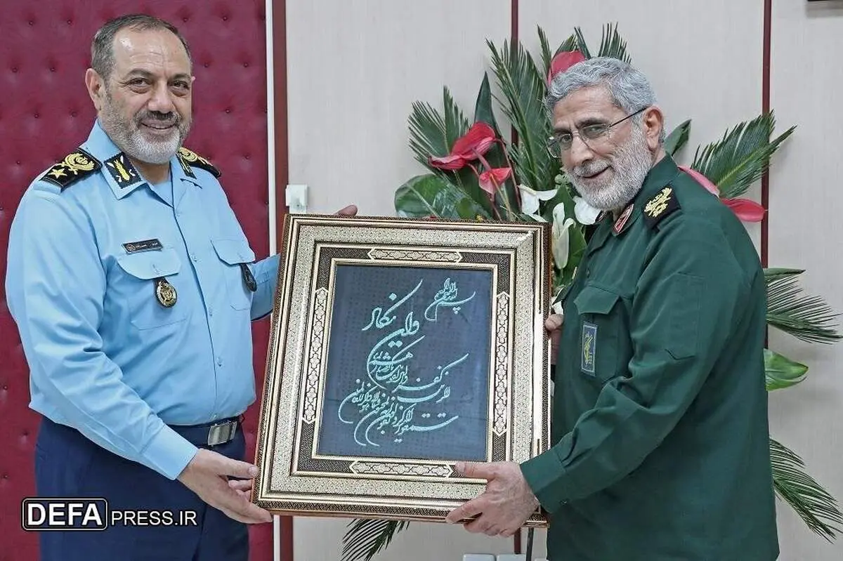 هدیه خاص و متفاوت سردار قاآنی برای وزیر دفاع + ببینید 