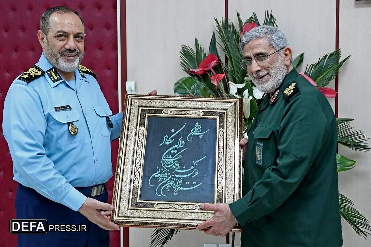 هدیه خاص و متفاوت سردار قاآنی برای وزیر دفاع + ببینید 
