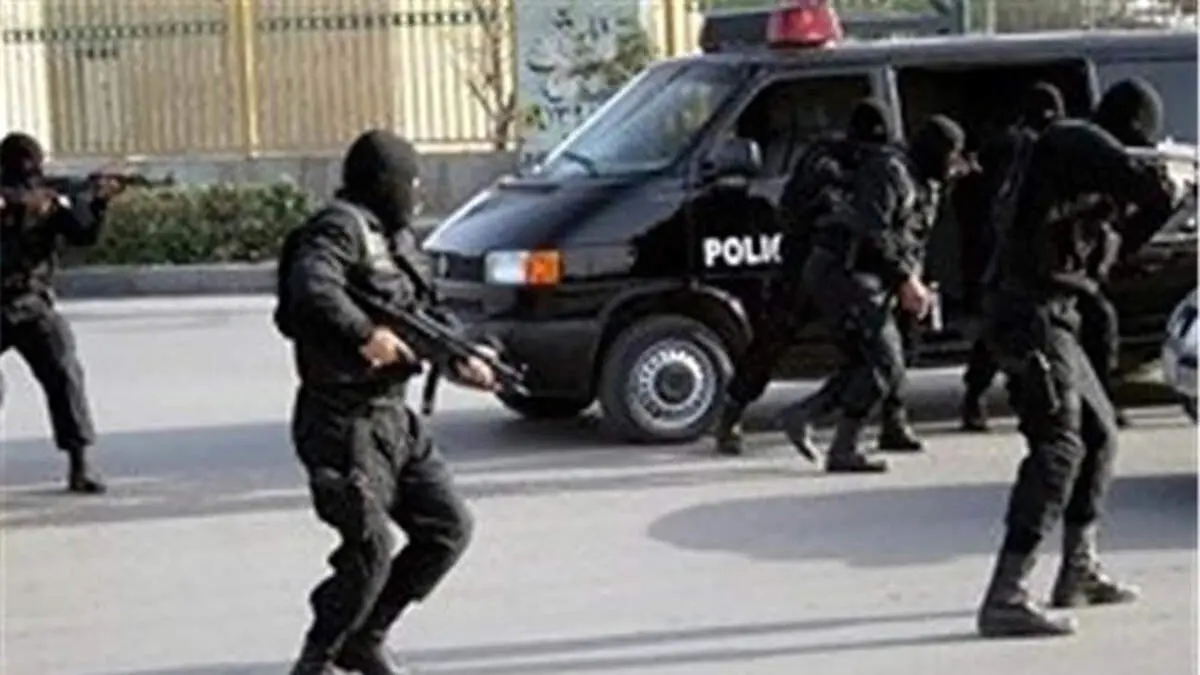 شکافتن سر پلیس با قمه در حادثه گروگانگیری خشن کودک ۱۰ ساله