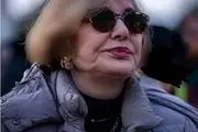 تصویری از گوگوش با چادر در فیلم «نازنین»