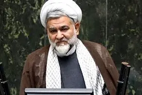 فیلم اظهارات صریح حسن نوروزی درباره تعداد محافظان رئیسی در پرند و مدیریت اشرافی را ببینید 