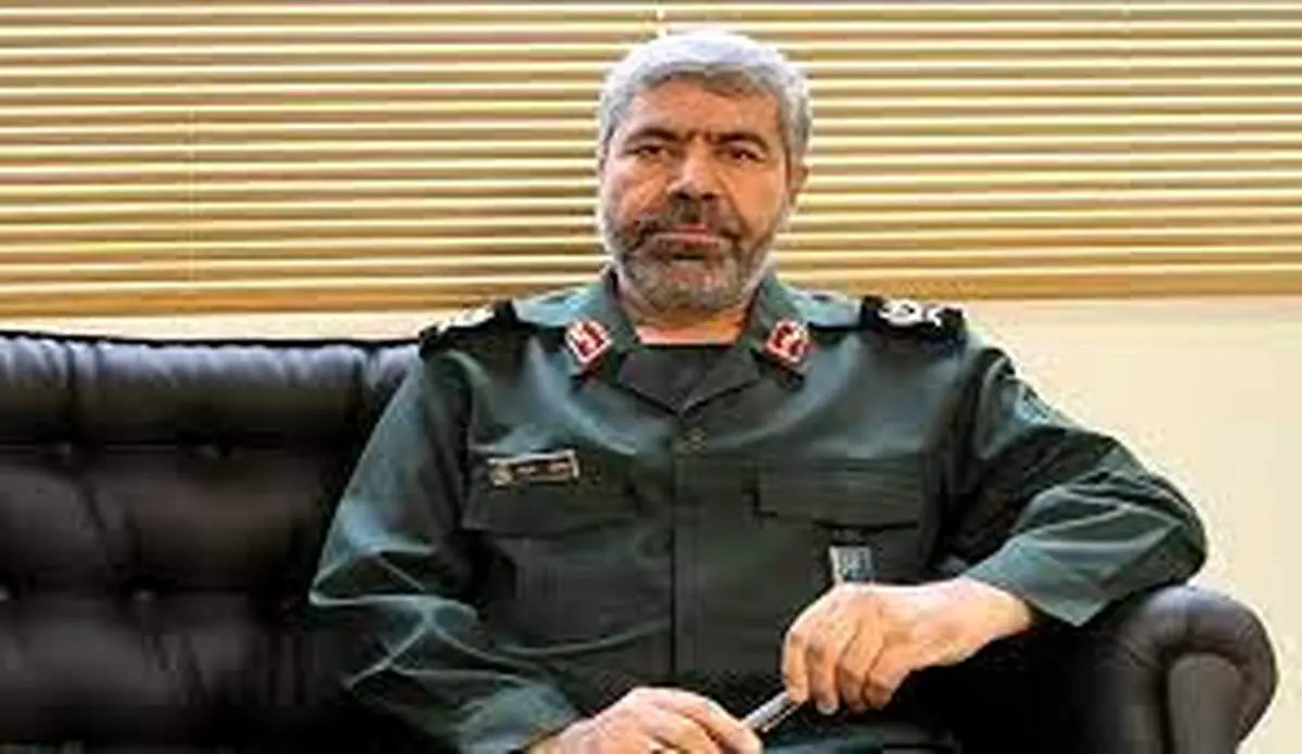 سردار معروف سپاه پای دیگ نذری و در حال آش هم زدن + ببینید 