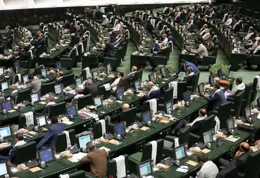 یک بیانیه بدون اسم و امضا دیگر از مجلس بیرون آمد