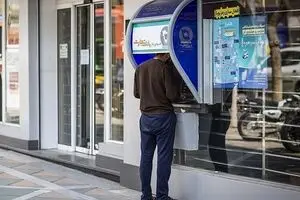 از این به بعد برای دریافت پول نقد از دستگاه‌های خودپرداز، کارمزد کسر میشود