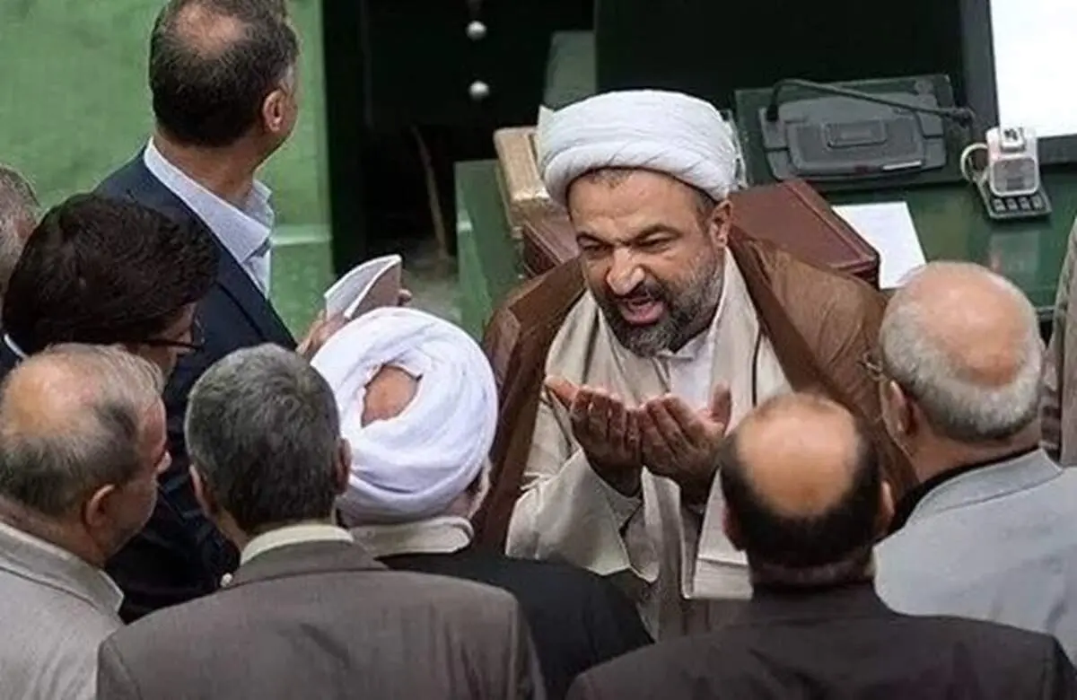 توهین حمید رسایی به یک نماینده: بی جا می کنی! 