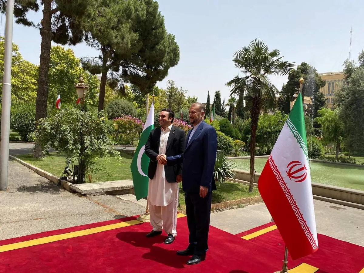 فیلم استقبال امیرعبداللهیان از وزیر خارجه پاکستان+ببینید