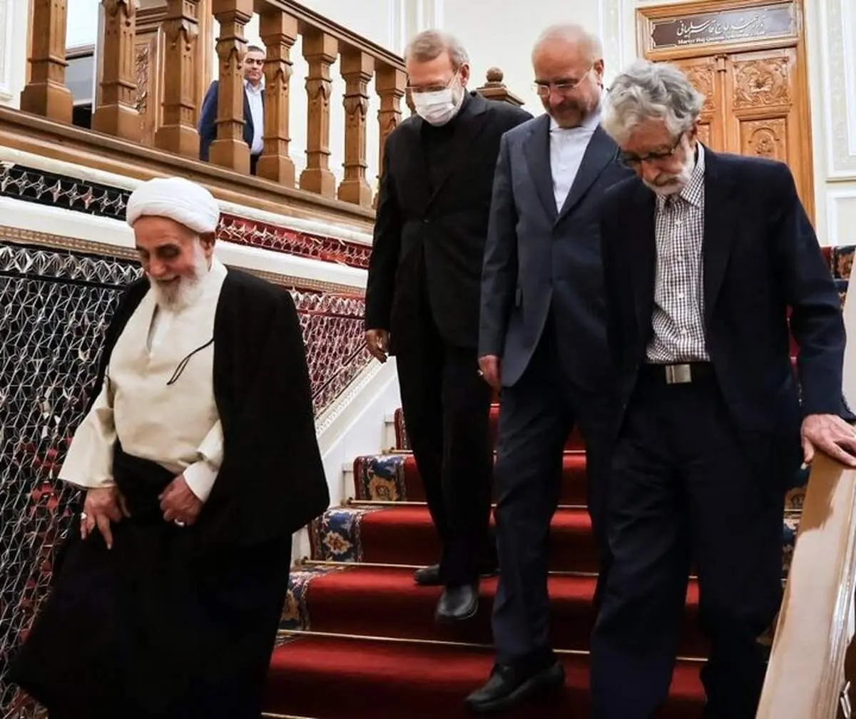 یک عکس و ده پیام از افطاری قالیباف!