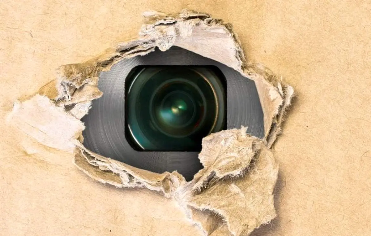 شوخی خندهدار شوهر با همسرش با یک تفنگ قلابی!+فیلم