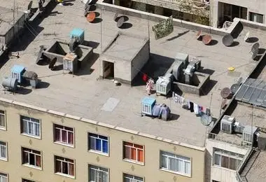 زن شوهردار در پشت بام خانه با مرد غریبه رابطه ناجور داشت!