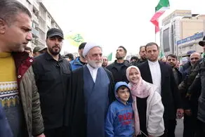 ما مسئولان نباید لحظه‌ای از متن مردم جدا شویم