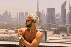 مهدی قایدی با پیرژامه در جشن تولد لاکچری در دوبی!/ عکس