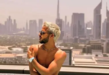 مهدی قایدی با پیرژامه در جشن تولد لاکچری در دوبی!/ عکس