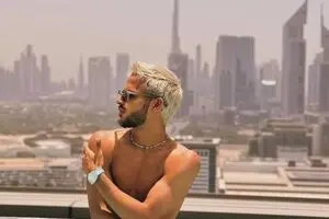 مهدی قایدی با پیرژامه در جشن تولد لاکچری در دوبی!/ عکس
