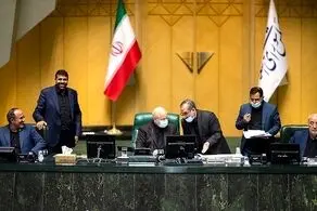 رئیسی به مجلس می‌رود