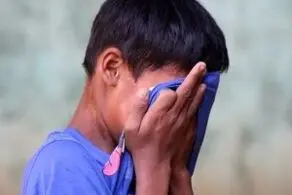 کار بی‌نهایت شرم آور پدر جوان با فرزندش!