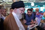 یک کتاب با عنوان جالب و معنادار که در دستان رهبری رویت شد + عکس