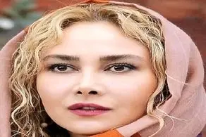 انتشار تصویر عاشقانه خانم بازیگر معروف در خارج از کشور همراه با موهای فر و بدون روسری!+ عکس جنجالی و خاص