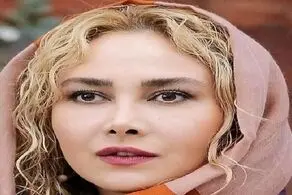 انتشار تصویر عاشقانه خانم بازیگر معروف در خارج از کشور همراه با موهای فر و بدون روسری!+ عکس جنجالی و خاص