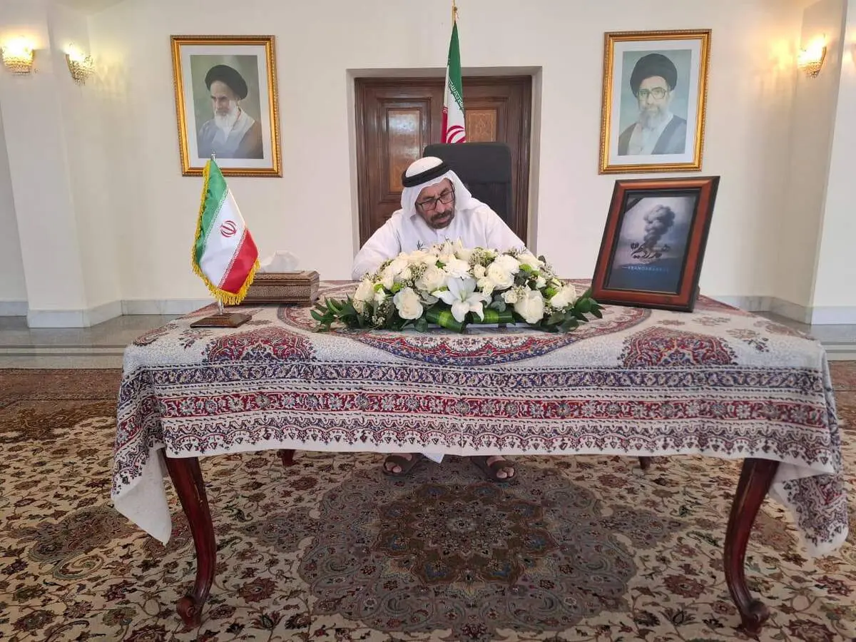 وزیر مشاور در امور خارجی امارات دفتر یادبود جانباختگان حادثه بندر شهید رجایی  را امضا کرد