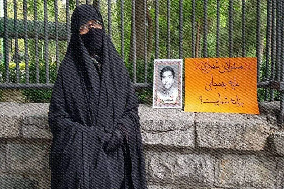 زنان محجبه این بار مقابل شورای شهر جمع شدند+عکس 