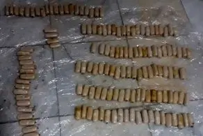 جاساز عجیب ۱۴ بسته هروئین در بدن مسافر