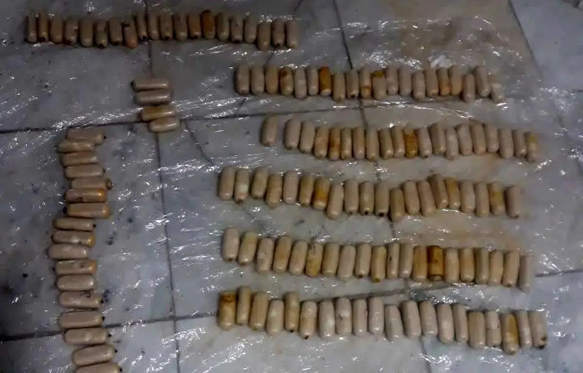 ۱۸۶ بسته هروئین از ۴ متهم که انباری کرده بودند کشف شد!