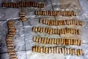 جاساز عجیب ۱۴ بسته هروئین در بدن مسافر