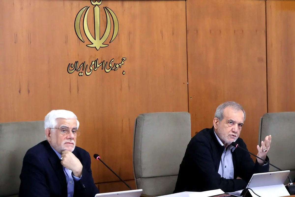  نگرانی جدی از بابت توطئه‌افکنی آمریکا و دیگران ندارم اما نسبت به تشدید اختلافات نگرانم/ من مسائل خارجی را حل می‌کنم اما نگران مسائل داخلی هستم