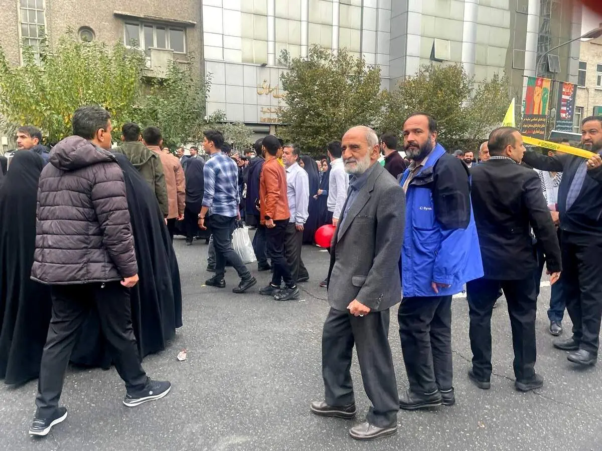 حسین شریعتمداری در انظار عمومی ظاهر شد + ببینید 