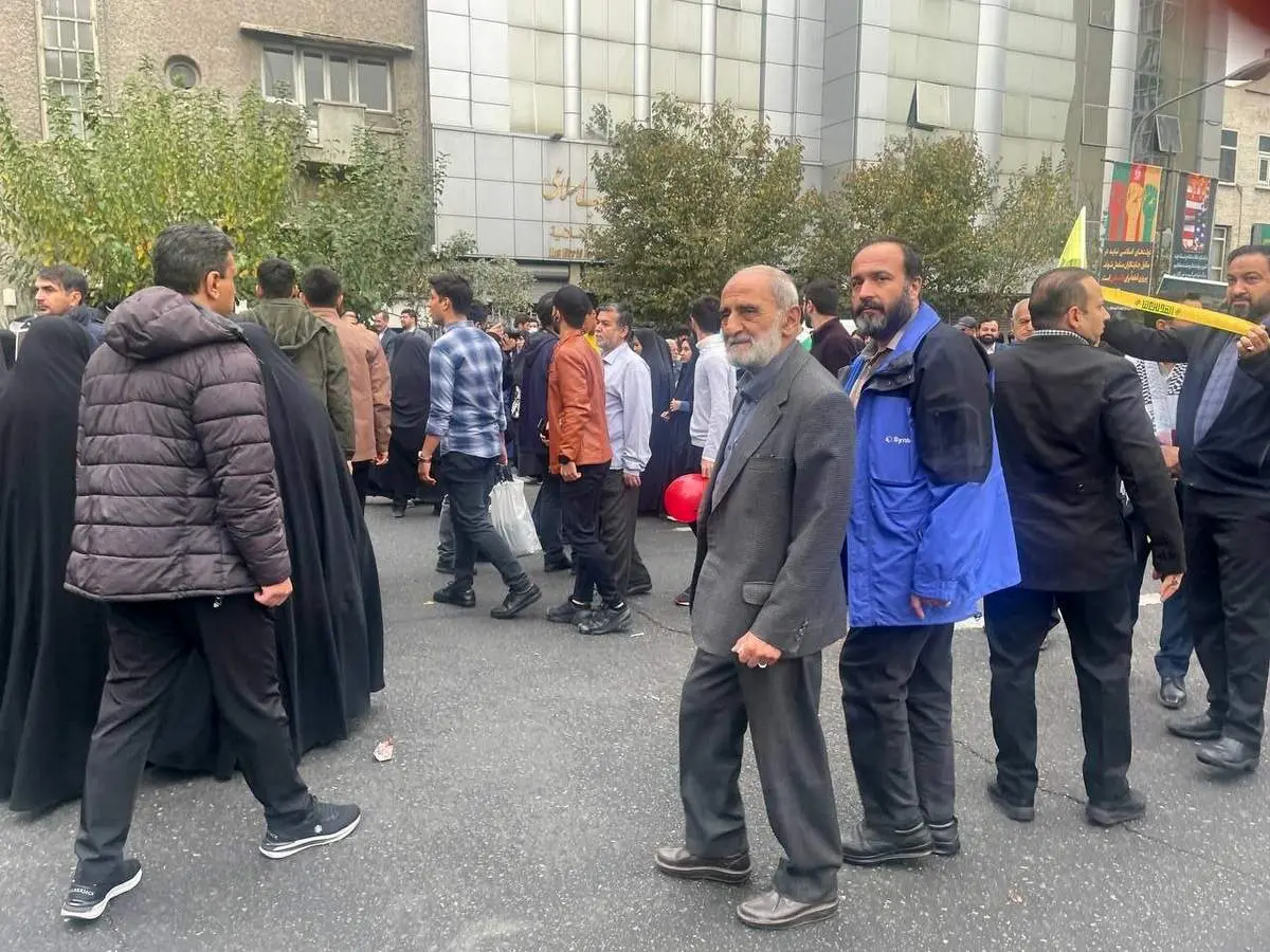 حسین شریعتمداری در انظار عمومی ظاهر شد + ببینید