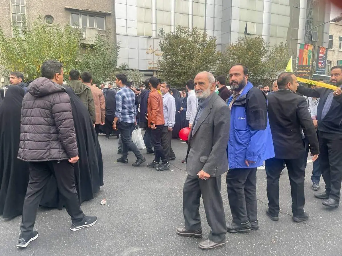 حسین شریعتمداری در انظار عمومی ظاهر شد + ببینید 