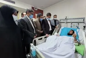 معاون رئیس‌جمهور با مجروح حادثه حرم رضوی دیدار کرد 