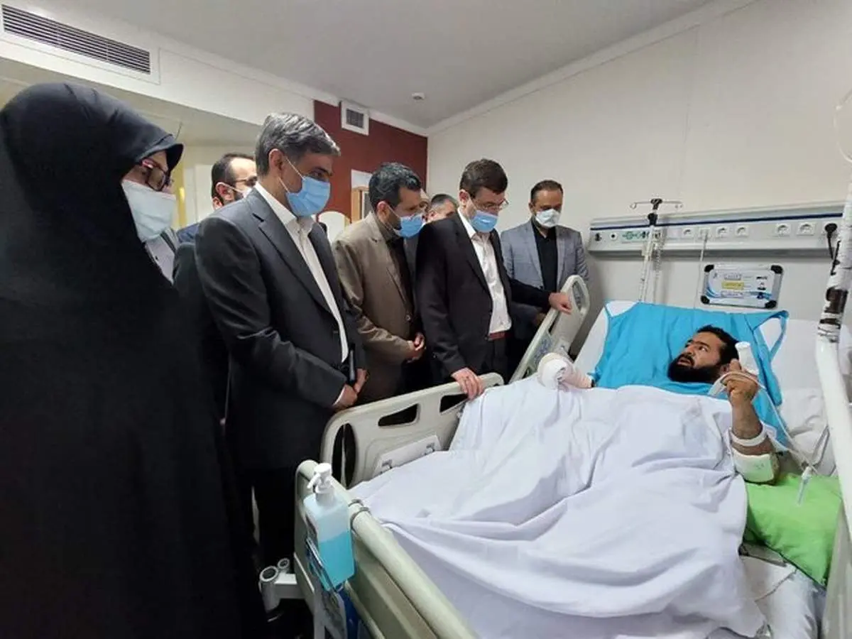 معاون رئیسجمهور با مجروح حادثه حرم رضوی دیدار کرد