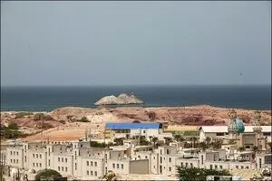 همه افرادی را که شناسنامه ایرانی ندارند از جزیره ابوموسی بیرون کنید