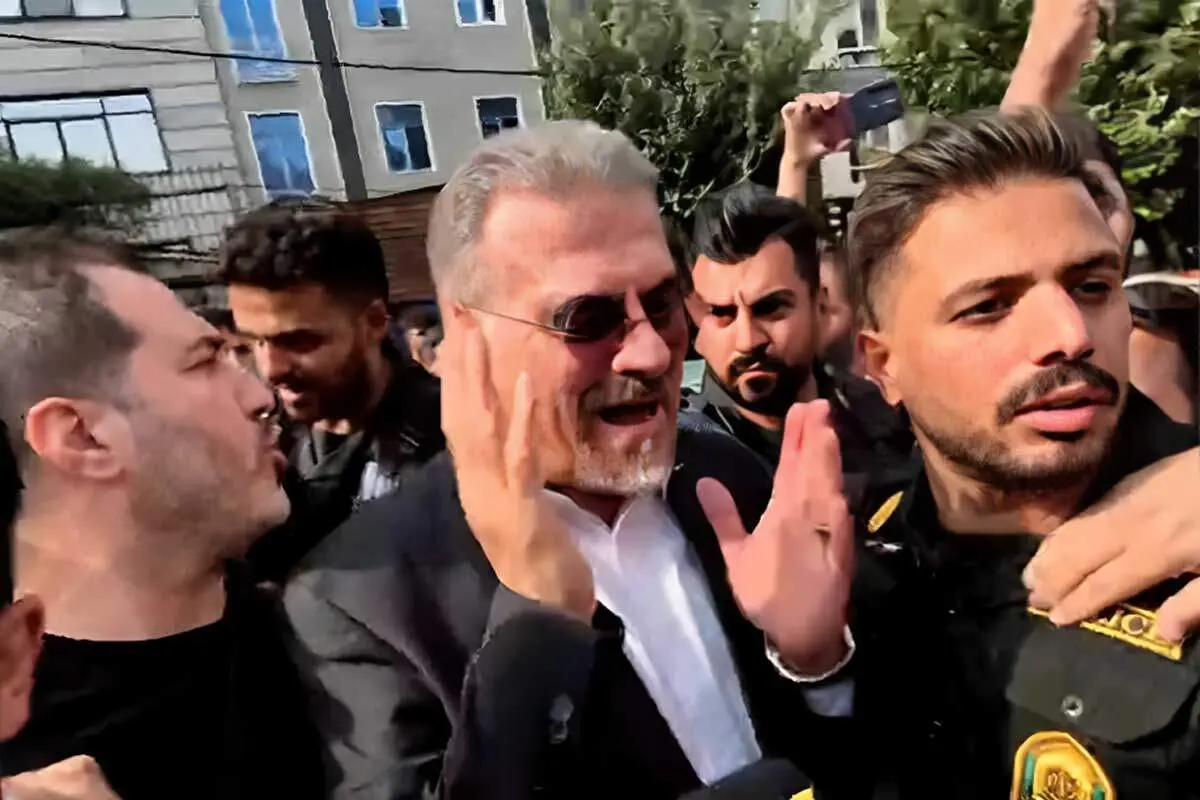 مدیرانی با موبایل در دست و تیمی بدون سرمربی؛ به استقلال مدل 1404 سلام کنید!