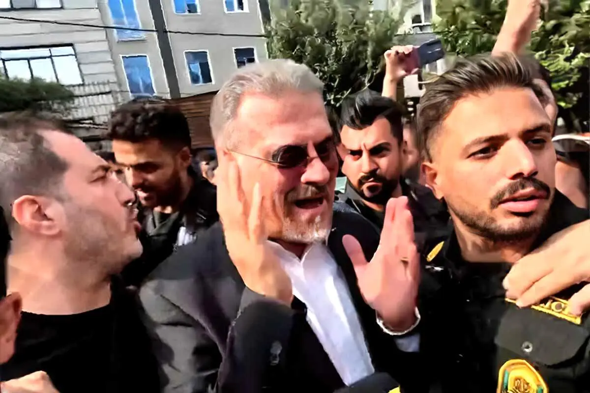 مدیرانی با موبایل در دست و تیمی بدون سرمربی؛ به استقلال مدل 1404 سلام کنید!