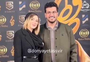 رونمایی امیرحسین قیاسی از همسرش در جشن حافظ/ فیلم
