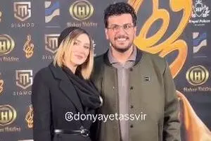 رونمایی امیرحسین قیاسی از همسرش در جشن حافظ/ فیلم