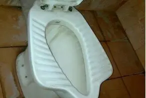 خلاقیت خنده دار یک مرد ایرانی در ساخت توالت سیار حماسه ساز شد!/ عکس