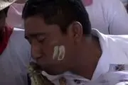 بوسه و ازدواج این آقای مسئول با این عروس زشت و ترسناک!+عکس