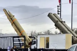 نمایش موشک‌های کروز و بالستیک در راهپیمایی ۲۲ بهمن + عکس 