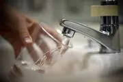 با نوشیدن بیش از حد آب چه اتفاقی برای بدن می‌افتد؟
