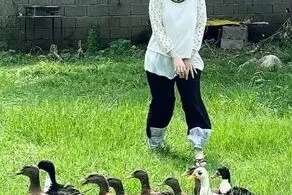 بهنوش طباطبایی غاز چران شد+ عکس های روستایی خانم بازیگر