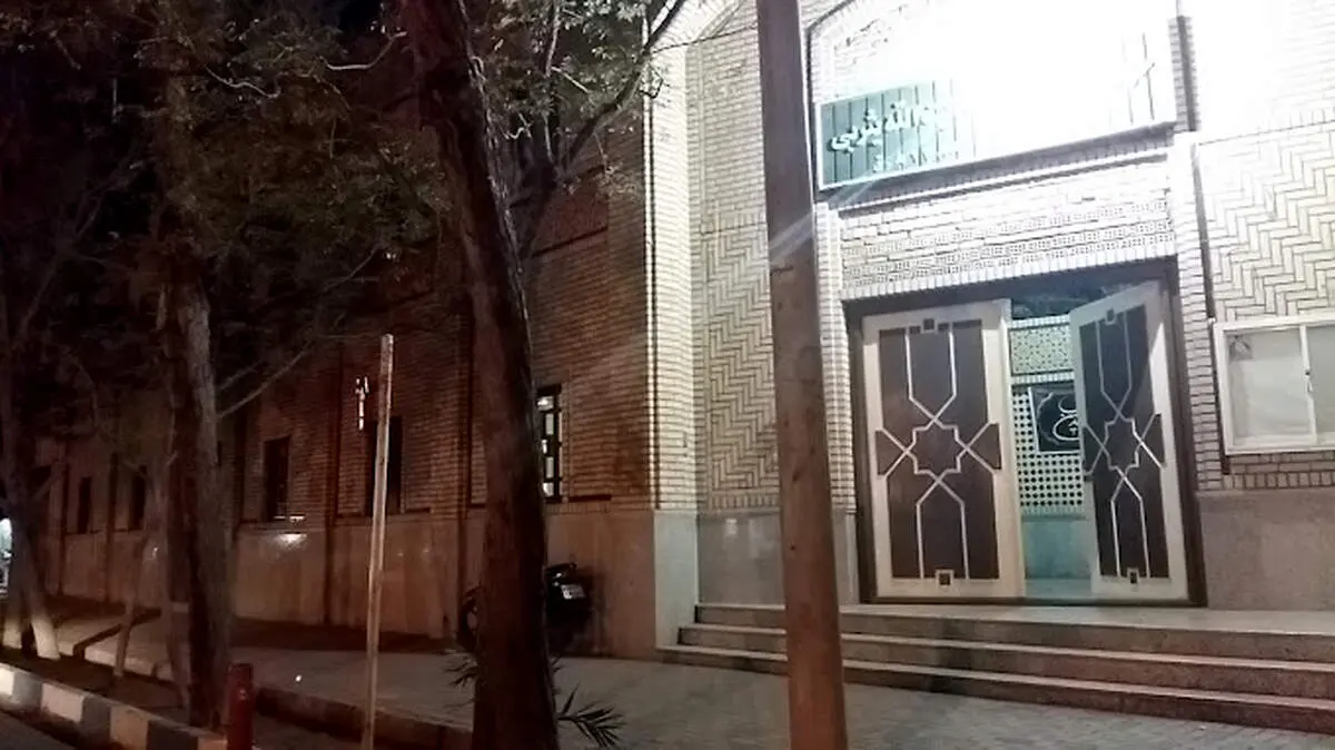 وقتی مردم در فقر دست و پا می‌زنند، حوزه‌های علمیه نباید از بودجه عمومی کشور تغذیه کنند