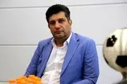 هواداران استقلال شاکی شدند| معترضان جلوی خودروی سمیعی را گرفتند 