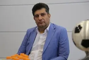 هواداران استقلال شاکی شدند| معترضان جلوی خودروی سمیعی را گرفتند 