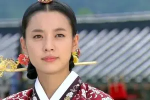 عکس صمیمی بازیگران سریال دونگ‌یی در یک کافه