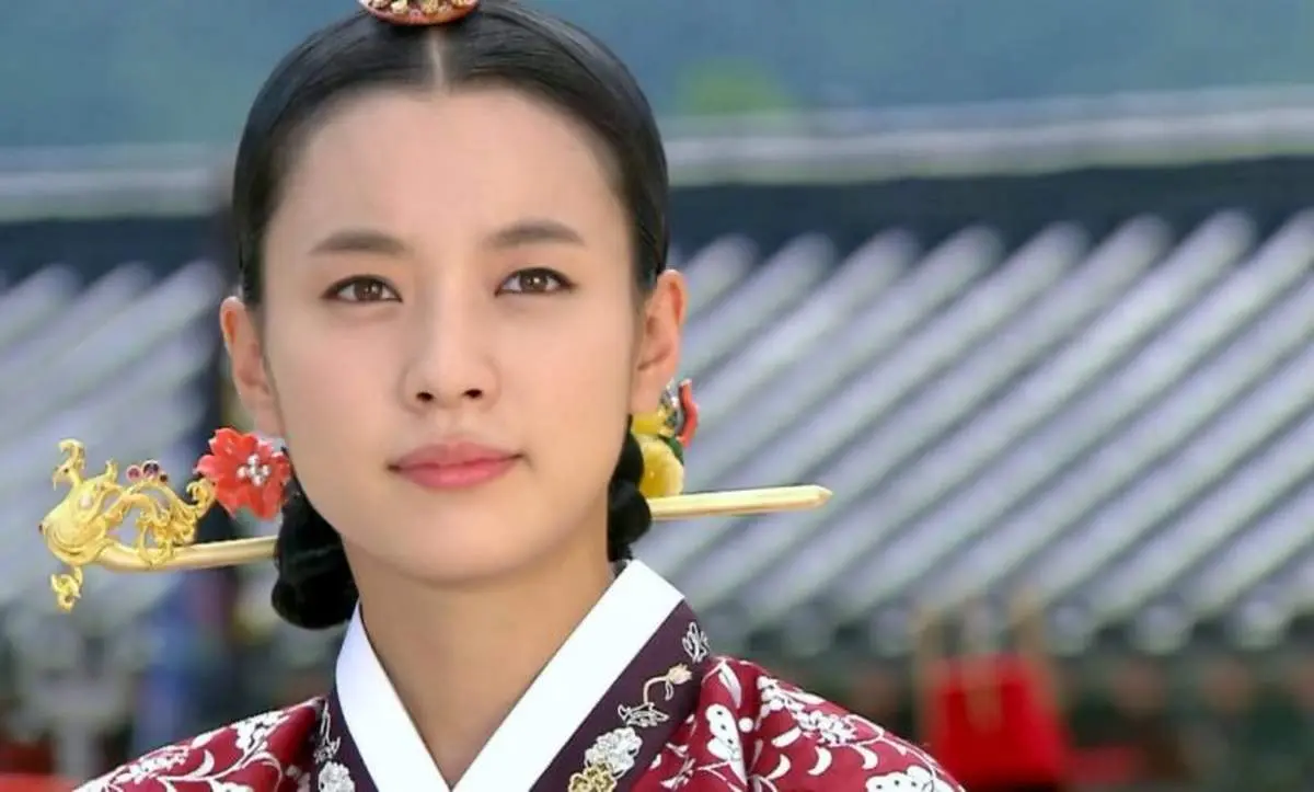 عکس صمیمی بازیگران سریال دونگ‌یی در یک کافه