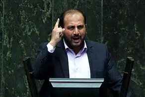 احمدی‌نژادی ها دو گروه هستند/ مرتضوی راه خود را از جریان منحرف جدا کرده 
