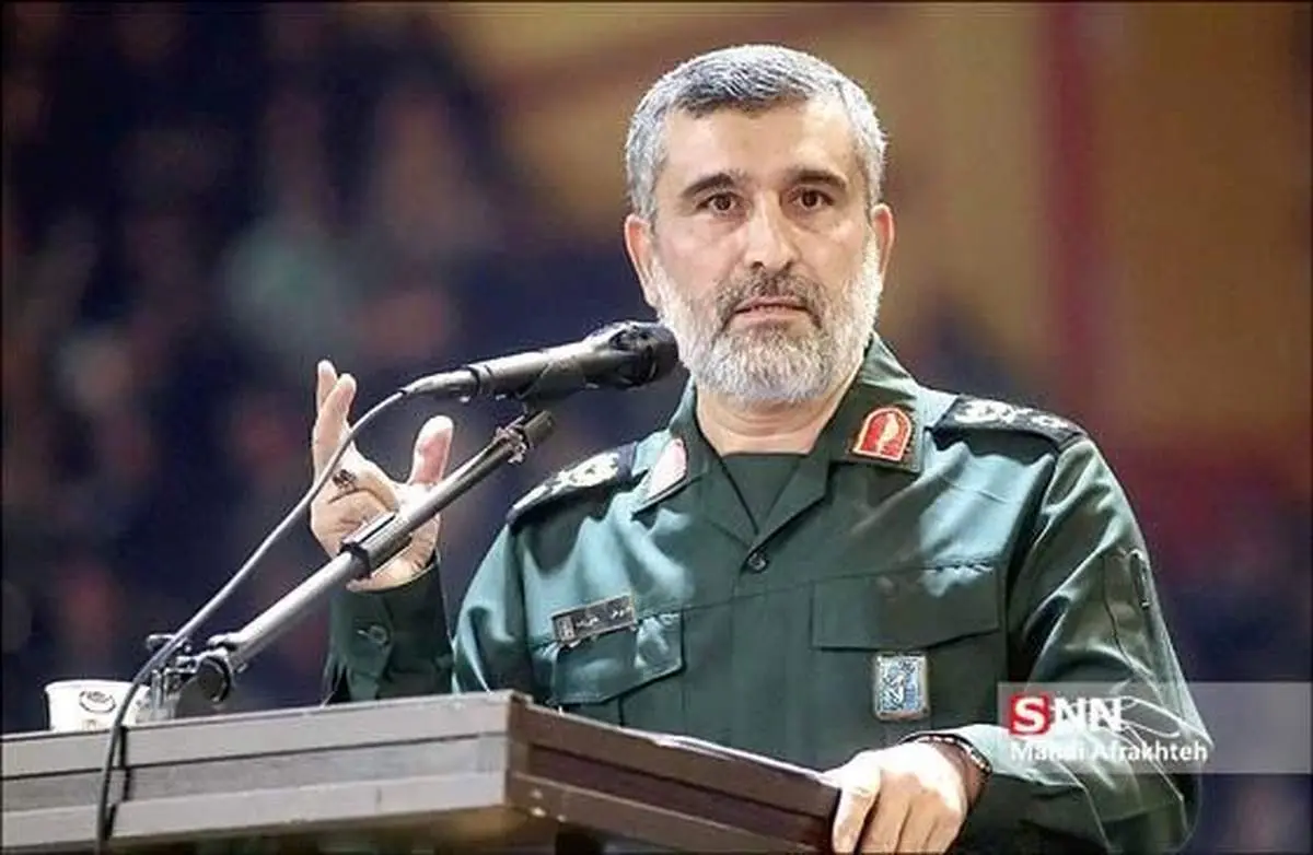 گریه این مقام بلندپایه نظامی ایران سوژه عکاسان شد + ببینید
